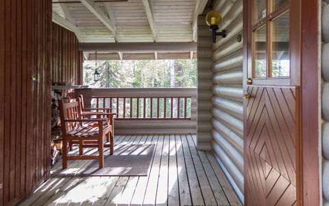 Ylläksen Tunturihonkamaja a 1: Træ, Arkitektur, Tag, Hjem, Hus, Sommerhus, Dør, Sidespor, Garden Bygninger, Hårdttræ