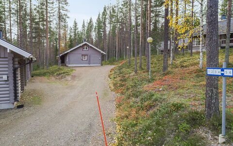 Ylläksen Tunturihonkamaja a 1: Træ, Arkitektur, Tag, Hjem, Hus, Sommerhus, Dør, Sidespor, Garden Bygninger, Hårdttræ