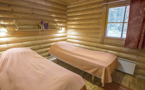 Ylläksen Tunturihonkamaja a 1: Træ, Bank, Hus, Sommerhus, Sø, Dam, Skov, Bjælkehytte