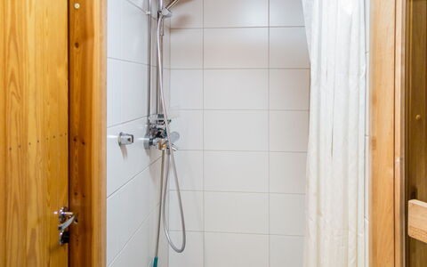 Ylläksen Tunturihonkamaja a 1: Træ, Bank, Hus, Sommerhus, Sø, Dam, Skov, Bjælkehytte