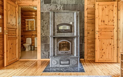 Marttalanmäki: Træ, Dør, Loft, Hårdttræ, Bejdse, Bjælkehytte, Planke, Hearth, Brændeovn, Trægulve