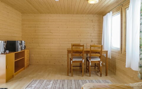 Inninniemi: Træ, Sommerhus, Bjælkehytte, Skov, Skur, Garden Bygninger, Lærk, Woodland, Bejdse