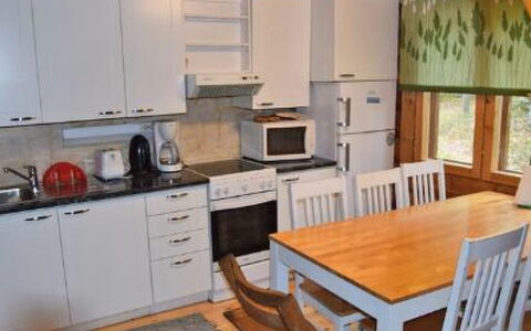 Pastin Mökki: Møbel, Køkken, Gulvbelægning, Indretning, Etage, Køkken Apparat, Countertop, Cabinetry, Træ, Større Bandage