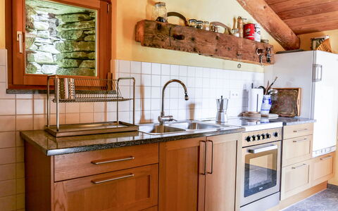 Rustico Cà Dru Lurenz: Cabinetry, Køkkenvask, Countertop, Ejendom, Håndvask, Møbel, Tap, Sanitærarmatur, Køkken, Træ