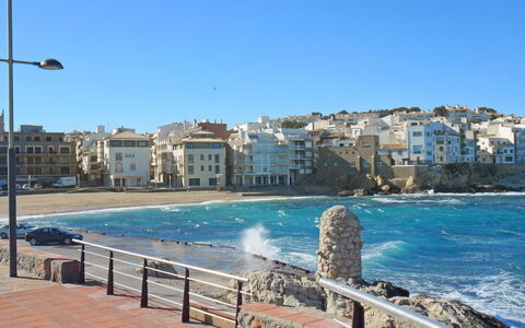 Ronda: Vand, Himmel, Bygning, Ejendom, Gadebelysning, Azure, Hegn, Krop Af Vand, Vindue, Fritid