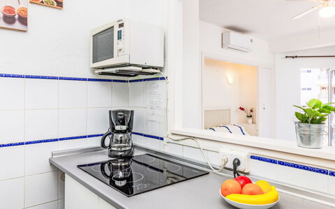 Neptune: Køkken, Større Bandage, Countertop, Indretning, Gulvbelægning, Køkken Apparat, Etage, Værelse, Hjem, Lejlighed