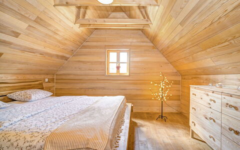 Plitvice i: Soveværelse, Værelse, Ejendom, Attic, Seng, Møbel, Indretning, Bygning, Loft, Træ