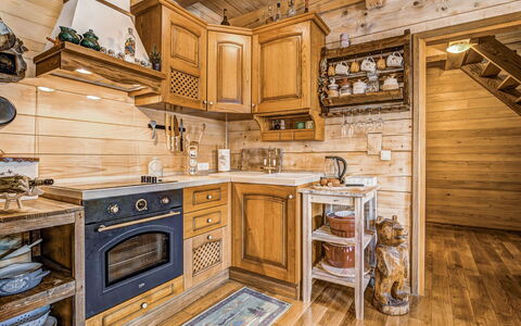 Plitvice i: Ejendom, Værelse, Bygning, Indretning, Cabinetry, Køkken, Møbel, Hjem, Hus, Countertop