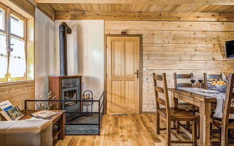 Plitvice i: Værelse, Ejendom, Bygning, Møbel, Indretning, Etage, Hus, Træ, Trægulve, Loft