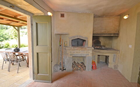 Villa Il Palazzone: Ejendom, Værelse, Hearth, Bygning, Ildsted, Etage, Estate, Hus, Indretning, Hjem