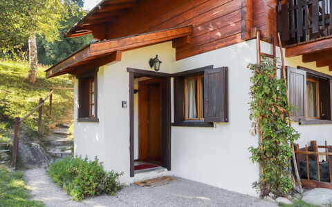 Le Raccard: Plante, Bygning, Vindue, Træ, Arkitektur, Træ, Hus, Sommerhus, Boligområde