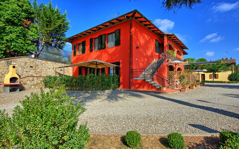 Casa Rossa: Himmel, Plante, Ejendom, Bygning, Sky, Vindue, Land Lot, Vegetationen, Træ, Urban Design