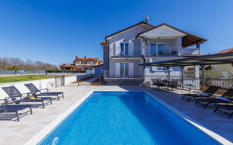 Umag 516: Blå, Svømmepøl, Altan, Udvej, Villa, Hegn, Gelænder, Hotel, Ferieby