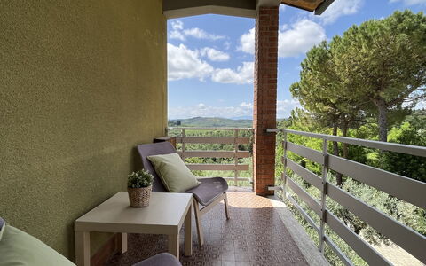 Gli Appartamenti Di Manuela: Træ, Udendørs Møbler, Stol, Bejdse, Veranda, Hårdttræ, Skygge, Altan, Eco Hotel, Armlæn