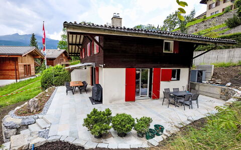 Chalet Butz: Plante, Himmel, Bygning, Ejendom, Vindue, Sky, Land Lot, Græs, Hus, Sommerhus