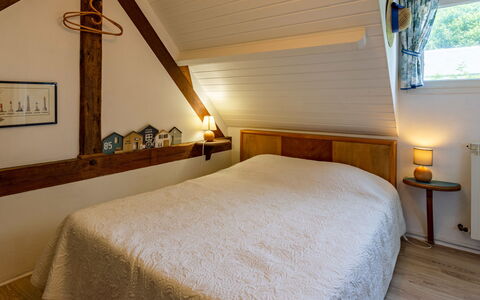 Petit Champ: Møbel, Ejendom, Bygning, Komfort, Træ, Textile, Bed Frame, Belysning, Indretning, Lampe