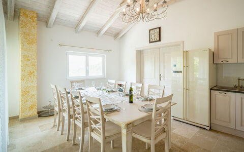 Lapis: Værelse, Ejendom, Spisestue, Møbel, Indretning, Loft, Bygning, Etage, Bord, Gul
