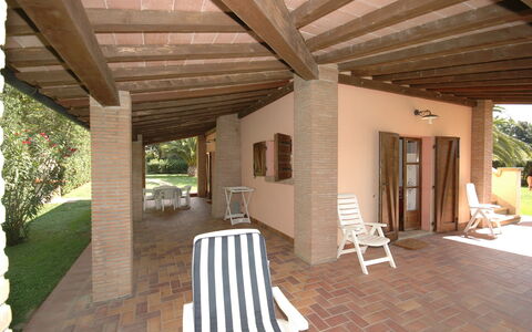 Poderino: Ejendom, Bygning, Hus, Værelse, Ejendom, Hjem, Estate, Veranda, Villa, Sommerhus