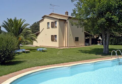 Poderino: Ejendom, Hus, Svømmepøl, Bygning, Ejendom, Hjem, Villa, Estate, Boligområde, Stuehus