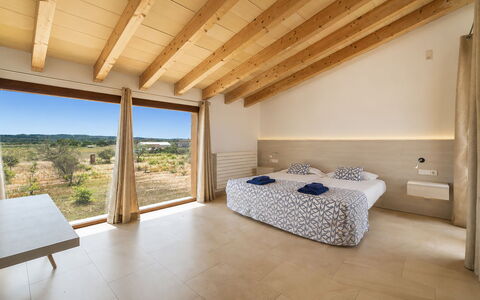 Can Toni: Hjem, Loft, Bejdse, Hårdttræ, Soveværelse, Seng, Bed Frame, Hotel, Sengetøj, Trægulve