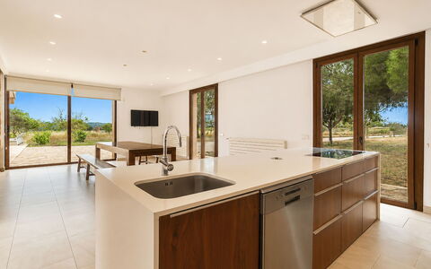Can Toni: Gulvbelægning, Etage, Countertop, Hjem, Hårdttræ, Køkken, Cabinetry, Bejdse, Naturmateriale, Trægulve