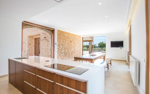 Can Toni: Countertop, Cabinetry, Møbel, Ejendom, Håndvask, Tap, Sanitærarmatur, Skuffe, Træ, Indretning