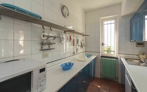 Villa Pia Con Piscina a Recco: Cabinetry, Køkkenvask, Håndvask, Tap, Vindue, Countertop, Køkken, Bygning, Indretning, Hus