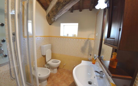 Casa Di Renzo: Badeværelse, Værelse, Ejendom, Hus, Sanitærarmatur, Bygning, Ejendom, Arkitektur, Indretning, Håndvask
