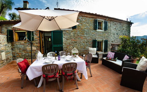 Alla Piazzetta: Ejendom, Bygning, Restaurant, Hus, Værelse, Ejendom, Sommerhus, Hjem, Indretning, Gårdhave
