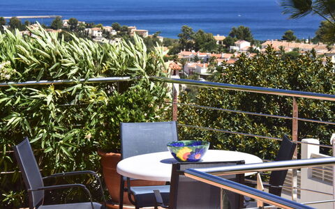 Bellavista: Ejendom, Ejendom, Altan, Ferie, Himmel, Lejlighed, Hus, Bygning, Ocean, Udvej