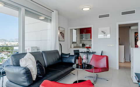 Entremares: Lejlighed, Indretning, Møbel, Loft, Værelse, Stue, Couch, Stol, Glas