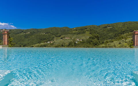 Villa Roncovisi: Krop Af Vand, Blå, Vand, Svømmepøl, Hav, Himmel, Azure, Vandressourcer, Turquoise, Aqua