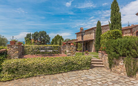 Villa Dell'angelo: Ejendom, Himmel, Væg, Hus, Bygning, Ejendom, Træ, Sky, Hjem, Boligområde