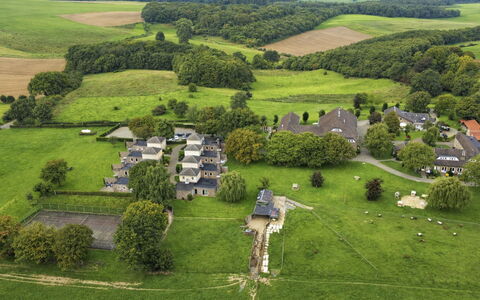 Bungalowpark Landsrade: Træ, Græs, Landskab, Hus, Boligområde, Almindeligt, Græs-, Hjem, Landdistrikt, Land Lot