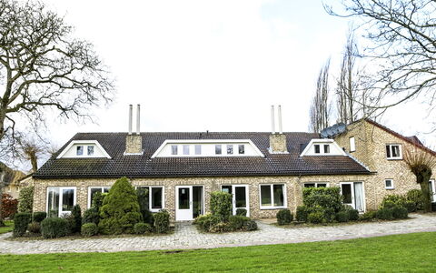 Bungalowpark Landsrade: Himmel, Sky, Plante, Bygning, Vindue, Træ, Græs, Hus, Facade, Sommerhus