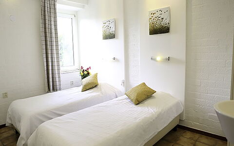 Bungalowpark Landsrade: Møbel, Komfort, Textile, Træ, Skygge, Indretning, Bygning, Etage, Seng