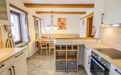 Axams 261: Countertop, Værelse, Ejendom, Møbel, Køkken, Cabinetry, Indretning, Bygning, Etage, Hus