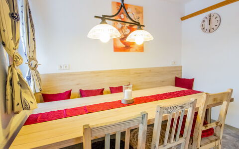 Zirben Appartement Karin: Ejendom, Møbel, Produkt, Træ, Bygning, Indretning, Planteskole, Bejdse, Etage, Væg