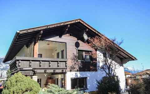 Axams 261: Himmel, Plante, Vindue, Bygning, Hus, Træ, Træ, Urban Design, Boligområde, Sommerhus