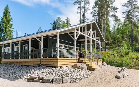 Kalliolaakso: Møbel, Hjem, Dør, Stol, Udendørs Møbler, Køkken & Spisebord, Udendørs Bord, Skygge, Gård, Maling