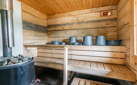 Kalliolaakso: Møbel, Stol, Udendørs Møbler, Bord, Træ, Udendørs Bord, Køkken & Spisebord, Skygge, Have, Paraply