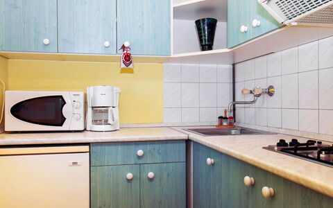 Balatonkeresztur 222: Cabinetry, Køkkenvask, Tap, Håndvask, Møbel, Countertop, Køkken Apparat, Bygning, Køkken, Komfur