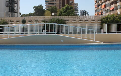 Benidorm 954: Svømmepøl, Ejendom, Vand, Ejerlejlighed, Bygning, Ejendom, Lejlighed, Fritid, Ferie, Reflekterende Pool