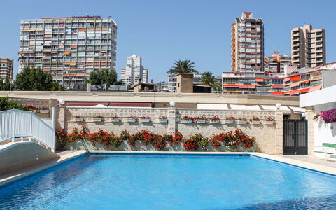 Benidorm 954: Svømmepøl, Ejendom, Bygning, Ejendom, Udvej, Hotel, Ejerlejlighed, Fritid, Lejlighed, Arkitektur