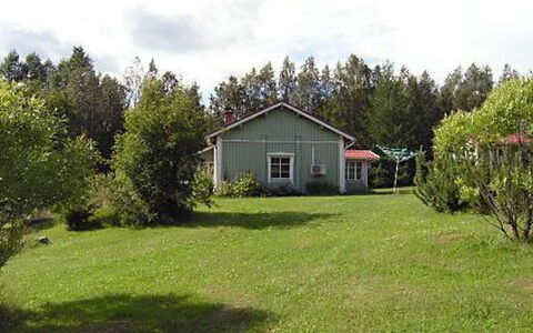 Lehto: Græs, Træ, Hus, Busk, Sommerhus, Hjem, Land Lot, Have, Lawn