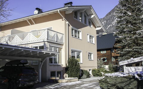 Benny: Bygning, Hus, Hjem, Boligområde, Arkitektur, Tag, Sommerhus, Dør, Fryser, Vinter