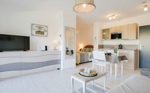 Les Jardins D'Eyrac: Værelse, Ejendom, Møbel, Indretning, Stue, Bygning, Loft, Etage, Hus, Bord