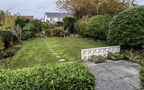 Lake District Coastal Cottage: Have, Busk, Ejendom, Græs, Hæk, Naturlige Landskab, Lawn, Træ, Hus, Gård