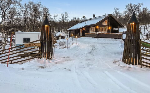 Haltinsaana: Træ, Sommerhus, Bjælkehytte, Skov, Skur, Garden Bygninger, Lærk, Woodland, Bejdse