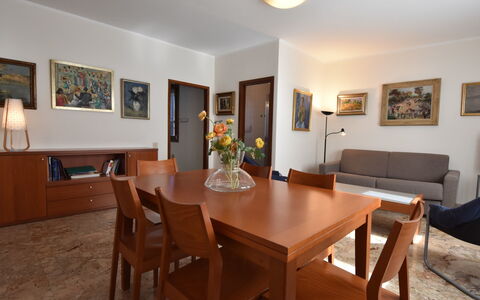 Venice 800: Værelse, Ejendom, Møbel, Spisestue, Indretning, Bord, Bygning, Ejendom, Etage, Loft